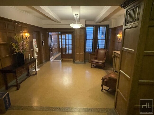 Foto del edificio - EAST 10 STREET