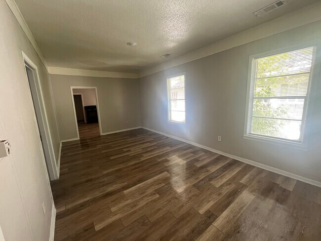 Building Photo - 1812 S Martin St