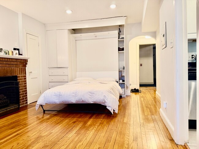 Building Photo - 354 Beacon St