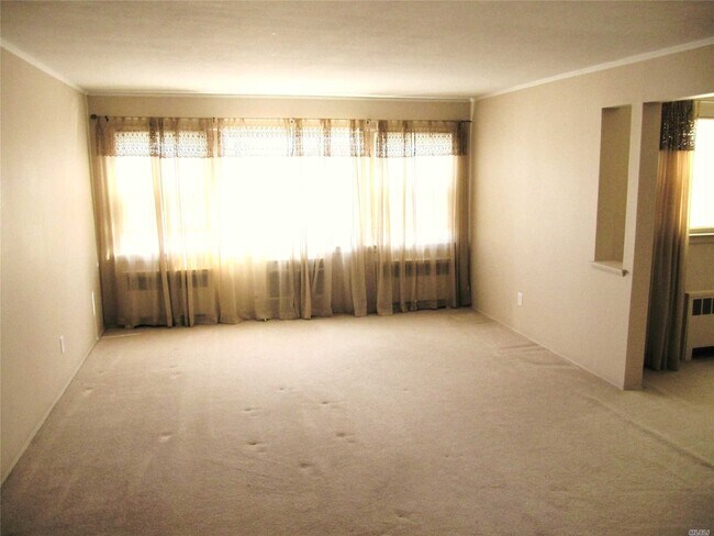 Building Photo - 77 Massapequa Ave