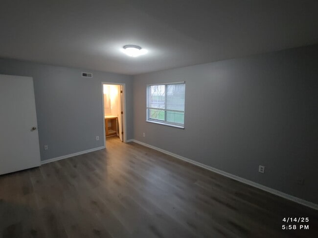 Building Photo - 611 Kilgore Ave