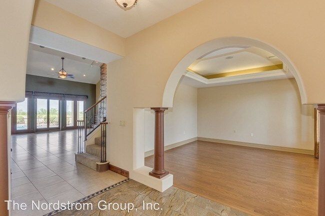 Building Photo - 4 br, 3.5 bath House - 5325 N Sandario Rd.