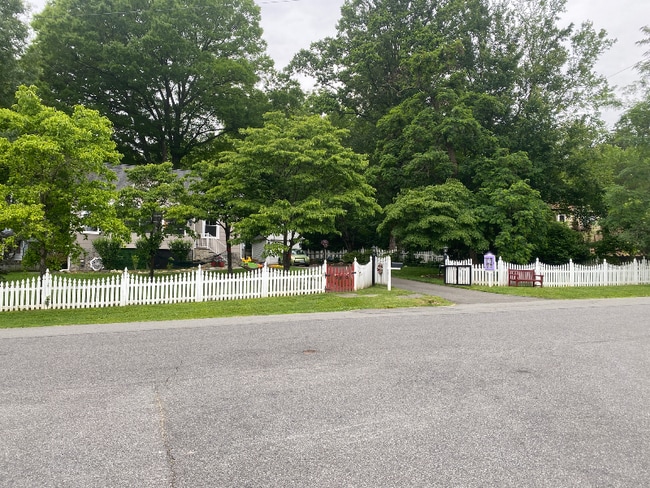 Building Photo - 2810 Rosemary Ln