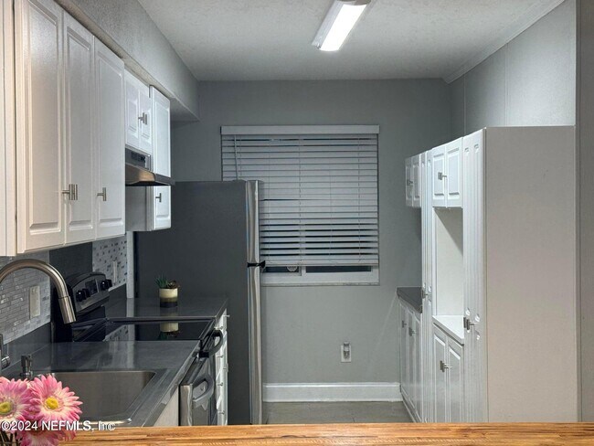 Building Photo - 11648 Dunes Way Dr N