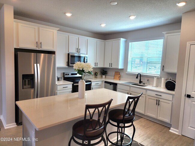 Foto del edificio - 1071 Farwell St