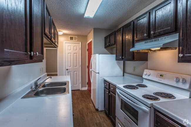 3BR, 2BA - 1,328SF - Kitchen - Manor Park Apartments