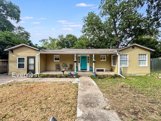 Building Photo - 208 Florence Dr