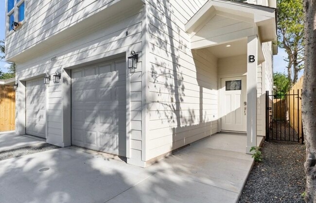 Building Photo - 4227 Gunter St