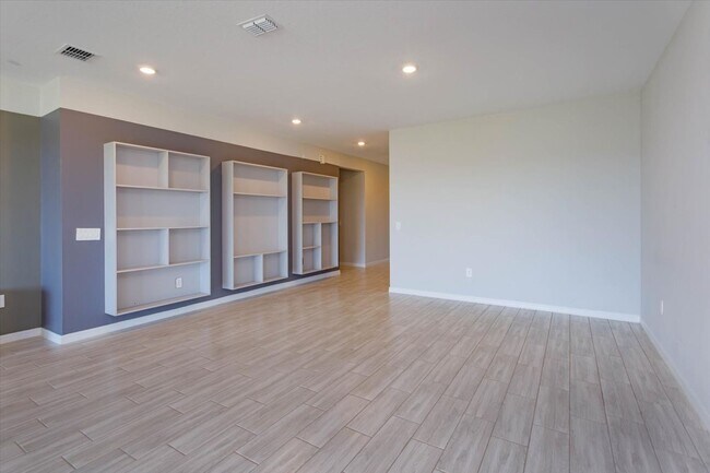 Foto del edificio - Beautiful 4bdr 3.5ba Home In Highland Ranc...