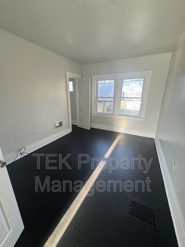 Building Photo - 210 Dewey Ave