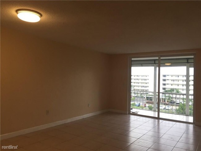 Foto del edificio - 2930 Point East Dr