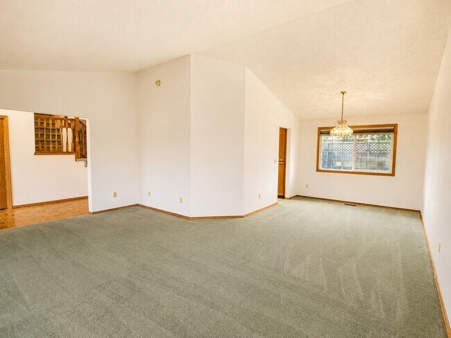 Building Photo - 226 Sparks Dr