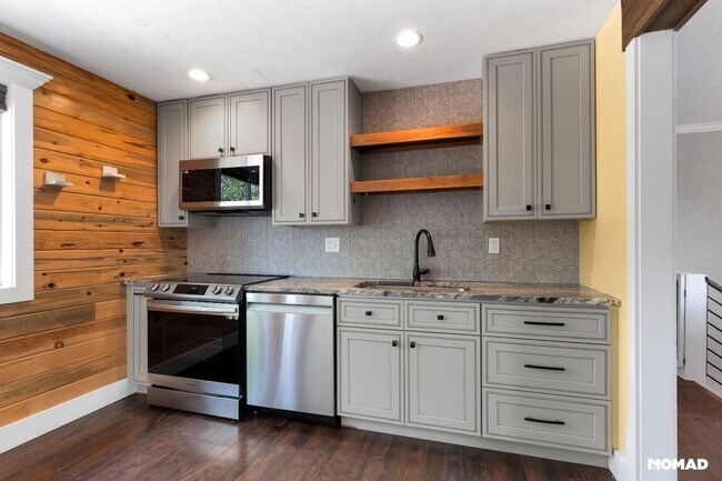 Building Photo - 3 Bedroom Single Family Home in Lakewood