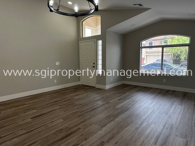 Building Photo - 2523 W White Feather Ln