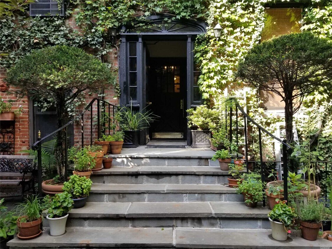 Primary Photo - 420 W 46th St