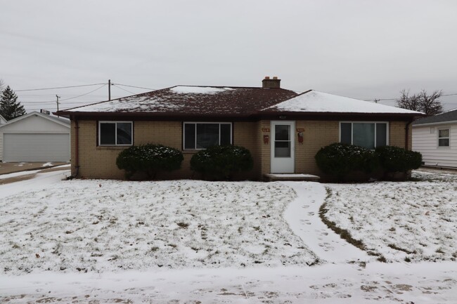 Building Photo - Cozy 2 Bedroom Ranch Duplex