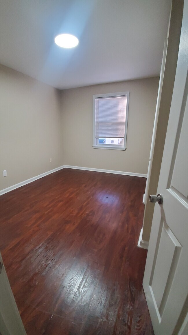 Building Photo - 164 S Burlington St