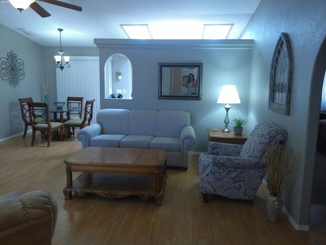 Building Photo - Fully furnished short term rental less then 6 months great for winter rental