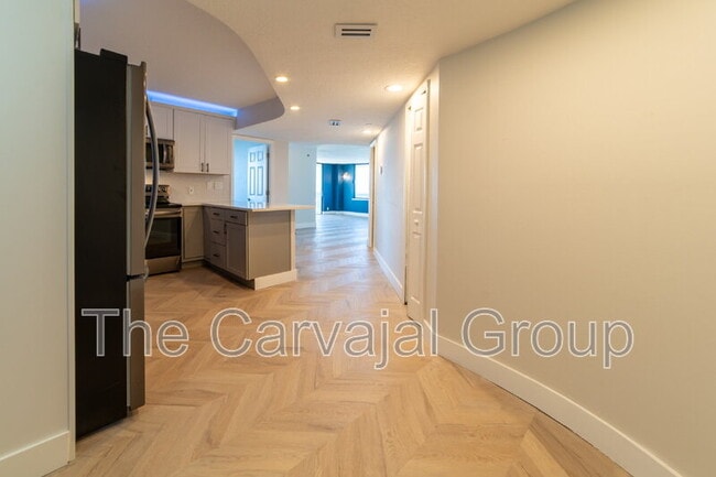 Photo - 400 E Colonial Dr Apartment