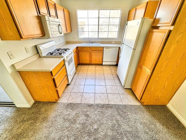 Building Photo - BEAUTIFUL 2ND FLOOR CONDO UNIT 2 BEDROOM/ 2 BATH, LOCATED IN HENDERSON IN A GATED COMMUNITY