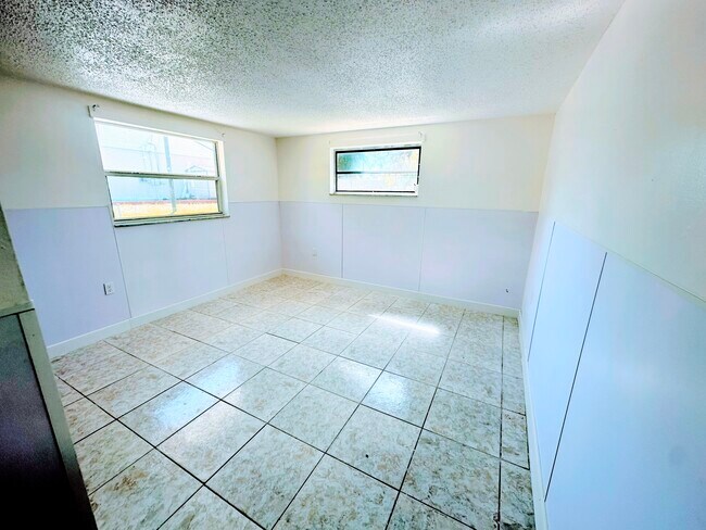 Foto del edificio - 8341 Wilkins St