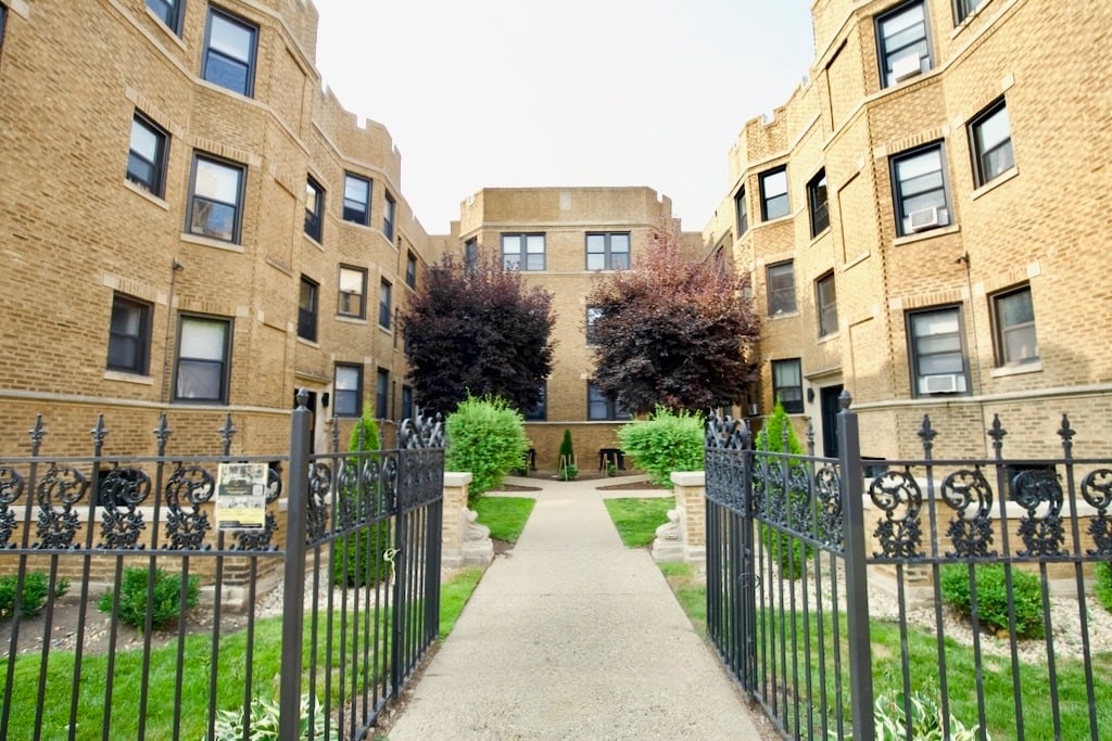 Primary Photo - 632 W Stratford Pl