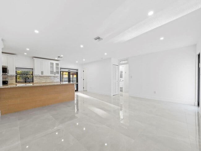 Building Photo - 19850 Franjo Rd