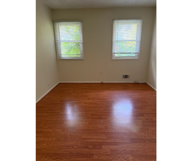 Building Photo - 9083 Meadow Heights Rd