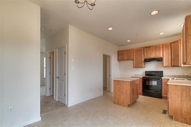 Foto del edificio - Coming Soon! Spacious 3 Bedroom, 2.5 Bath ...