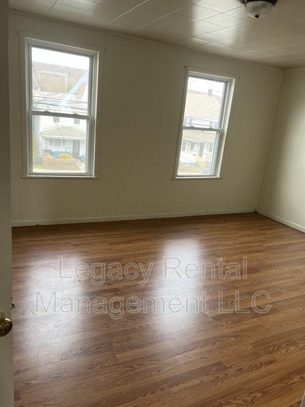 Building Photo - 4-6 Broad Street - 2A