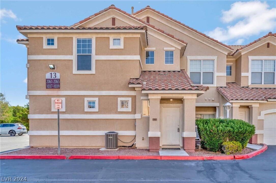 Foto principal - 5855 Valley Dr