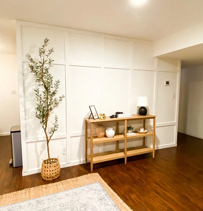 Building Photo - 2522 Los Feliz Way