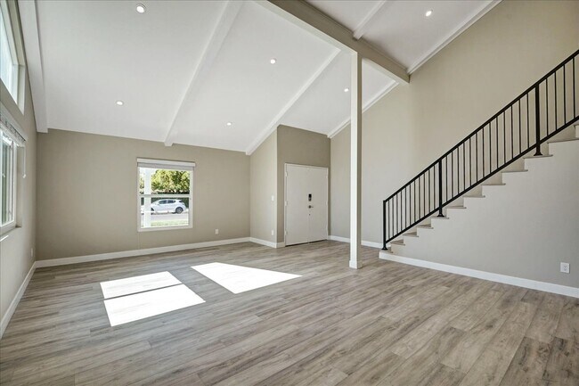 Foto del edificio - 5346 Tyrone Ave