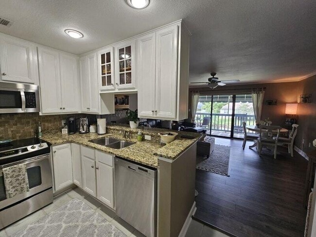 Building Photo - 208 Westlake Ct