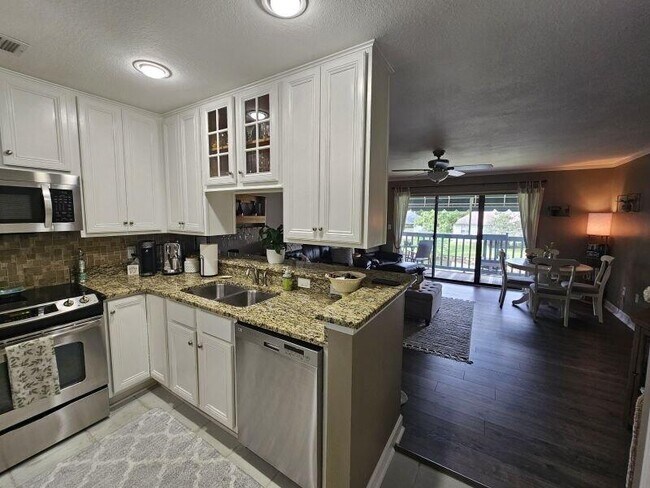 Foto del edificio - 208 Westlake Ct