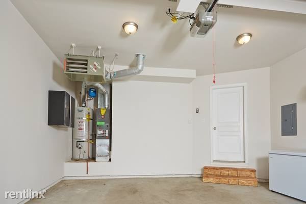 Building Photo - 3301 Greenland Dr