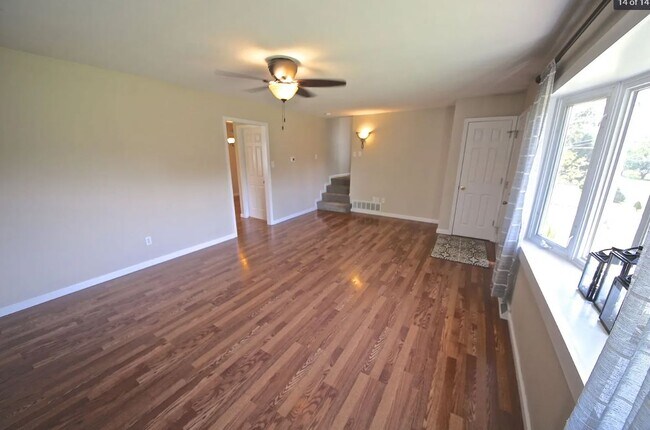 Foto del edificio - 5675 S Fairfax Rd