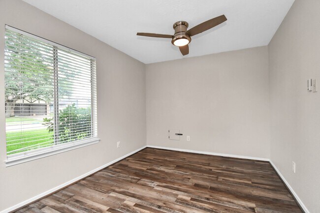 Foto del edificio - 13002 Kingsmill Dr