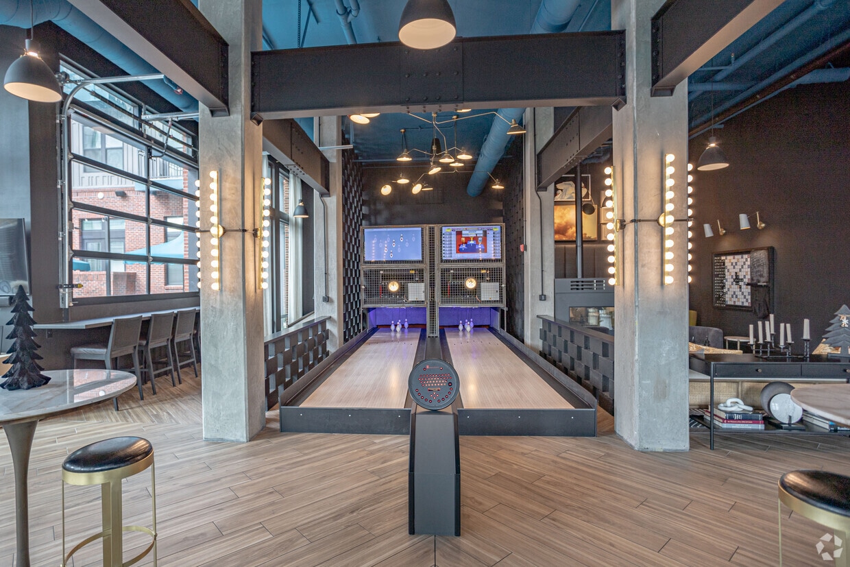 Gaux Social - Margaux Midtown