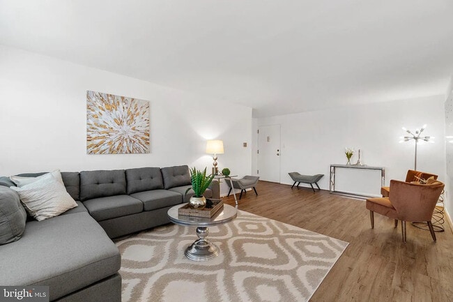 Building Photo - 5111 8th Rd S