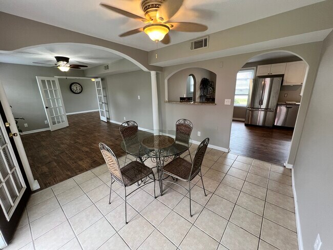 Spacious layout - 8100 Sawyer Brown Rd