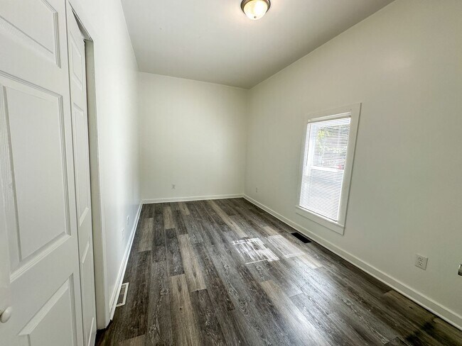 Foto del edificio - 613 Fuller Ave SE