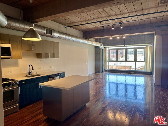 Foto del edificio - 530 S Hewitt St