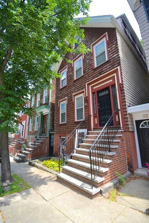 Primary Photo - 13 Linden St