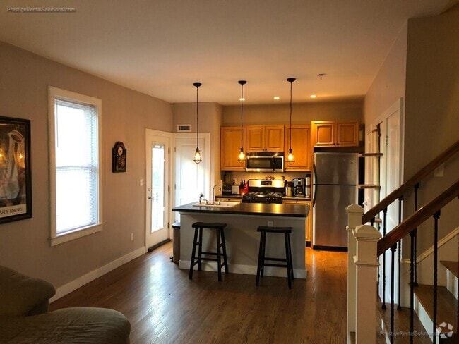 Building Photo - 842 Dorchester Ave