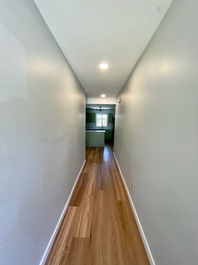 Foto del edificio - 845 NW Ogden Ave