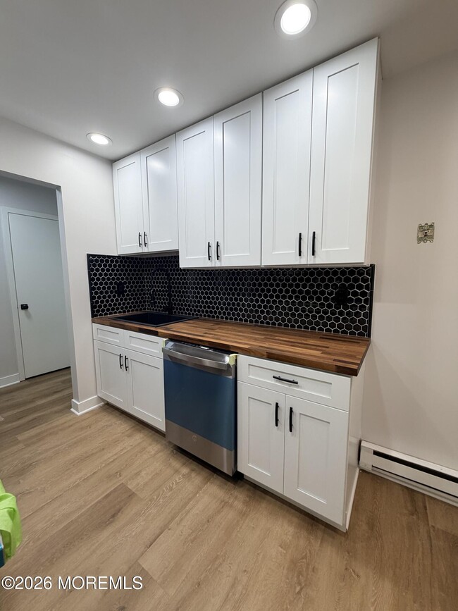 Building Photo - 147 Amberly Dr