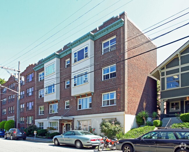 Primary Photo - 214 Summit Ave E