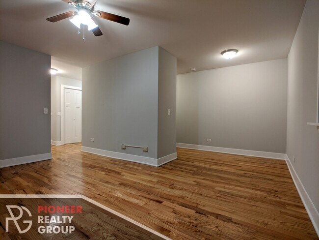 Foto del edificio - 510 W Briar Pl