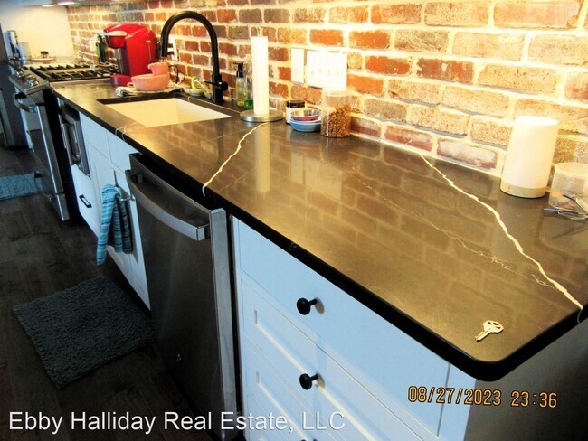 Foto del edificio - 1 br, 1 bath House - 100 E Main St C